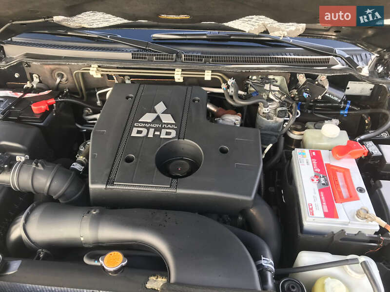 Позашляховик / Кросовер Mitsubishi Pajero Wagon 2011 в Одесі