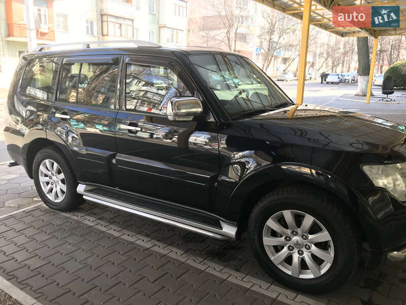 Позашляховик / Кросовер Mitsubishi Pajero Wagon 2011 в Одесі