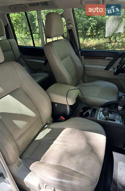 Внедорожник / Кроссовер Mitsubishi Pajero Wagon 2012 в 