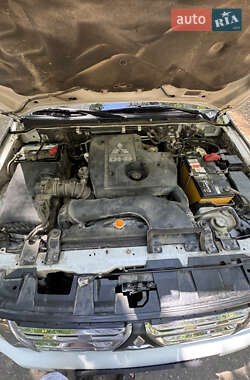Внедорожник / Кроссовер Mitsubishi Pajero Wagon 2012 в 
