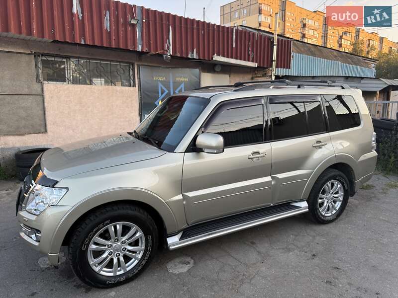 Mitsubishi Pajero Wagon 2017