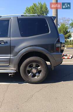 Внедорожник / Кроссовер Mitsubishi Pajero Wagon 2001 в 