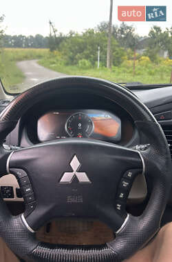 Внедорожник / Кроссовер Mitsubishi Pajero Wagon 2008 в 