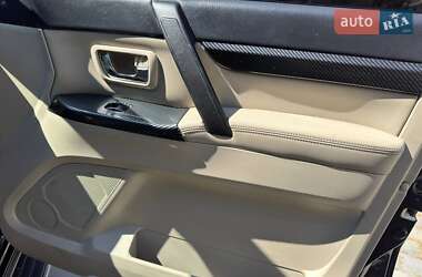 Внедорожник / Кроссовер Mitsubishi Pajero Wagon 2012 в 