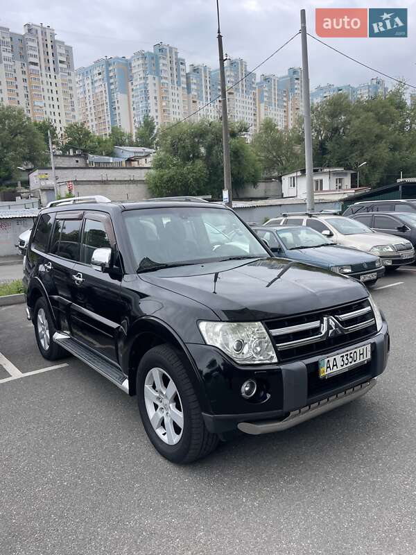 Внедорожник / Кроссовер Mitsubishi Pajero Wagon 2008 в 