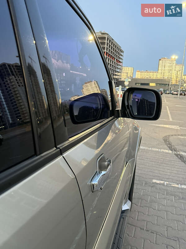 Позашляховик / Кросовер Mitsubishi Pajero Wagon 2008 в Києві