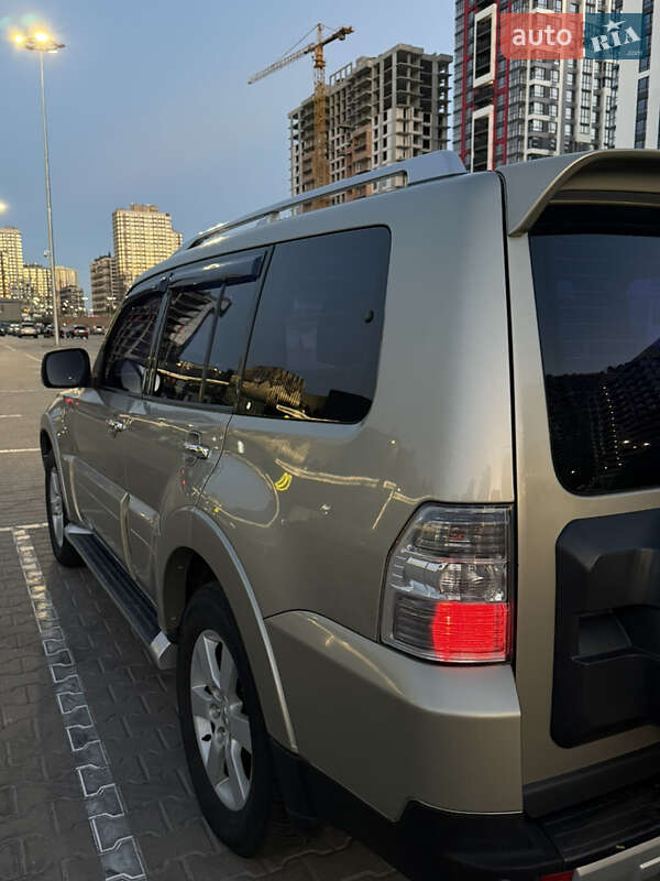 Позашляховик / Кросовер Mitsubishi Pajero Wagon 2008 в Києві