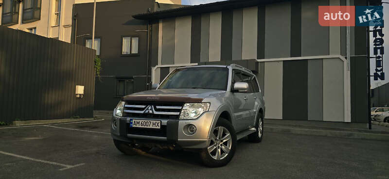 Внедорожник / Кроссовер Mitsubishi Pajero Wagon 2010 в 