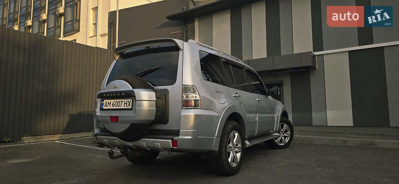 Внедорожник / Кроссовер Mitsubishi Pajero Wagon 2010 в Житомире