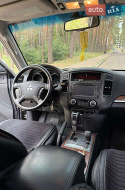 Внедорожник / Кроссовер Mitsubishi Pajero Wagon 2008 в 
