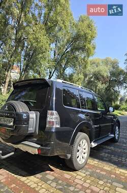 Внедорожник / Кроссовер Mitsubishi Pajero Wagon 2011 в 