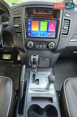 Внедорожник / Кроссовер Mitsubishi Pajero Wagon 2011 в 