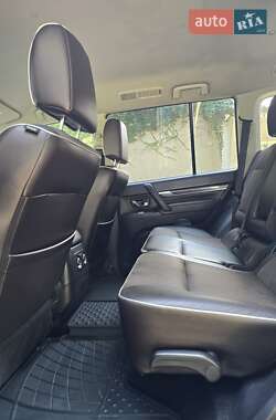 Внедорожник / Кроссовер Mitsubishi Pajero Wagon 2011 в 