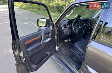 Внедорожник / Кроссовер Mitsubishi Pajero Wagon 2011 в 