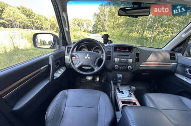 Внедорожник / Кроссовер Mitsubishi Pajero Wagon 2011 в 