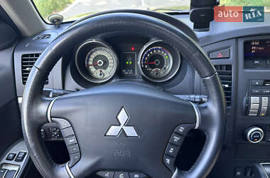 Внедорожник / Кроссовер Mitsubishi Pajero Wagon 2011 в 