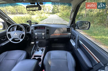 Внедорожник / Кроссовер Mitsubishi Pajero Wagon 2011 в 