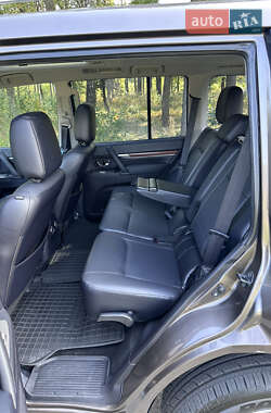 Внедорожник / Кроссовер Mitsubishi Pajero Wagon 2011 в 