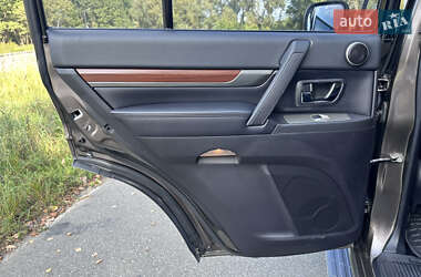 Внедорожник / Кроссовер Mitsubishi Pajero Wagon 2011 в 