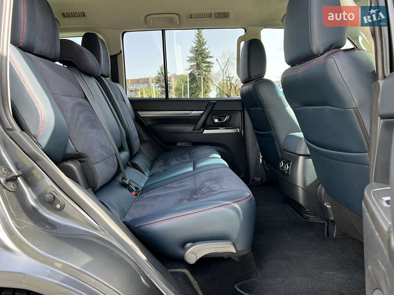 Внедорожник / Кроссовер Mitsubishi Pajero Wagon 2017 в Ужгороде
