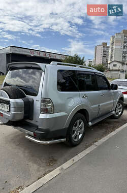 Внедорожник / Кроссовер Mitsubishi Pajero Wagon 2007 в 