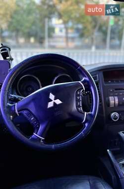 Внедорожник / Кроссовер Mitsubishi Pajero Wagon 2008 в 