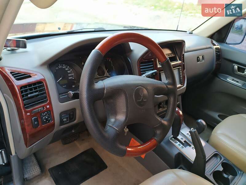 Внедорожник / Кроссовер Mitsubishi Pajero Wagon 2004 в Вышгороде