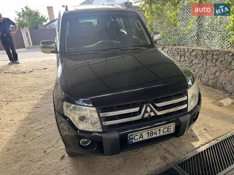 Внедорожник / Кроссовер Mitsubishi Pajero Wagon 2007 в 