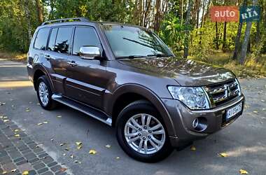 Внедорожник / Кроссовер Mitsubishi Pajero Wagon 2012 в 