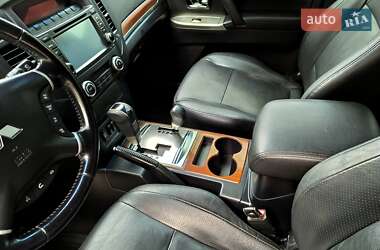 Внедорожник / Кроссовер Mitsubishi Pajero Wagon 2012 в 