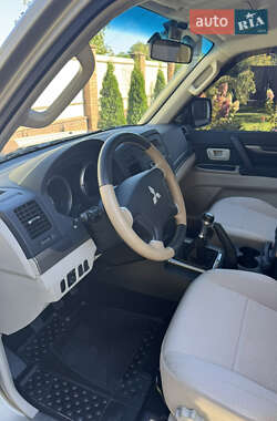 Внедорожник / Кроссовер Mitsubishi Pajero Wagon 2007 в 