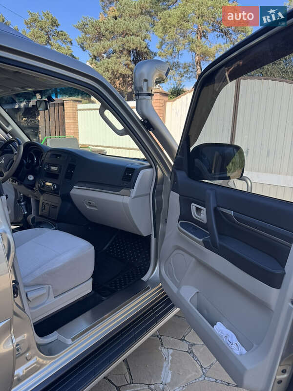 Внедорожник / Кроссовер Mitsubishi Pajero Wagon 2007 в Киеве