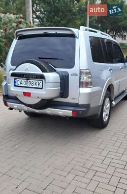 Внедорожник / Кроссовер Mitsubishi Pajero Wagon 2009 в 
