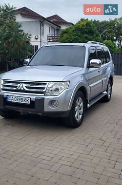 Внедорожник / Кроссовер Mitsubishi Pajero Wagon 2009 в 