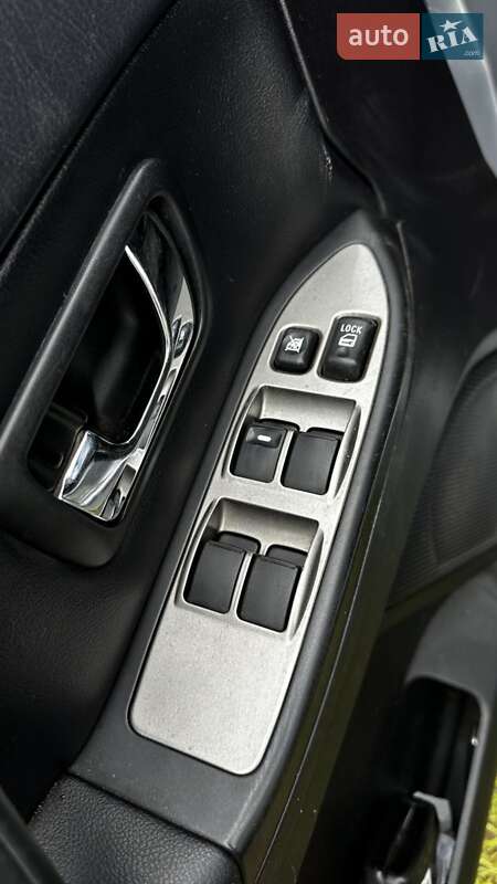 Позашляховик / Кросовер Mitsubishi Pajero Wagon 2011 в Тернополі фото 14 Позашляховик / Кросовер Mitsubishi Pajero Wagon 2011 в Тернополі