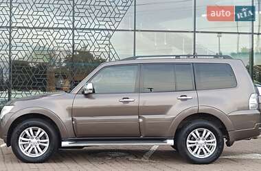 Позашляховик / Кросовер Mitsubishi Pajero Wagon 2011 в  фото 3 Позашляховик / Кросовер Mitsubishi Pajero Wagon 2011 в