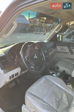 Внедорожник / Кроссовер Mitsubishi Pajero Wagon 2007 в 