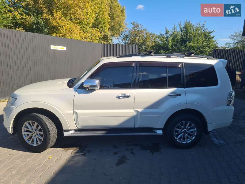 Внедорожник / Кроссовер Mitsubishi Pajero Wagon 2014 в Ирпене