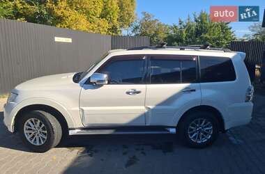 Позашляховик / Кросовер Mitsubishi Pajero Wagon 2014 в  фото 7 Позашляховик / Кросовер Mitsubishi Pajero Wagon 2014 в
