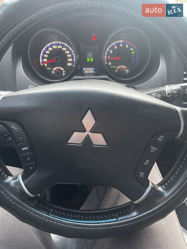 Внедорожник / Кроссовер Mitsubishi Pajero Wagon 2008 в Тернополе