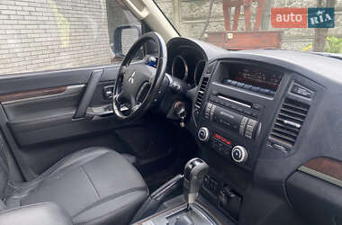 Позашляховик / Кросовер Mitsubishi Pajero Wagon 2013 в 