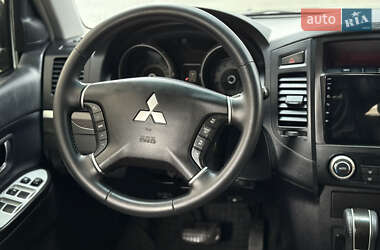 Внедорожник / Кроссовер Mitsubishi Pajero Wagon 2007 в 