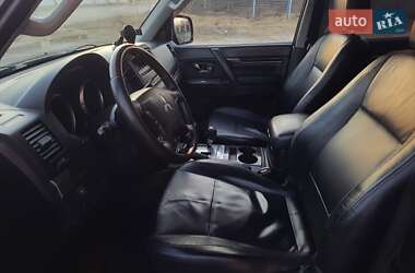 Позашляховик / Кросовер Mitsubishi Pajero Wagon 2010 в  фото 6 Позашляховик / Кросовер Mitsubishi Pajero Wagon 2010 в