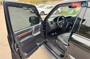 Внедорожник / Кроссовер Mitsubishi Pajero Wagon 2012 в 