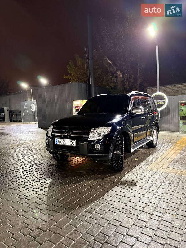 Позашляховик / Кросовер Mitsubishi Pajero Wagon 2008 в  фото Позашляховик / Кросовер Mitsubishi Pajero Wagon 2008 в