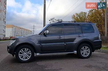 Позашляховик / Кросовер Mitsubishi Pajero Wagon 2013 в  фото 2 Позашляховик / Кросовер Mitsubishi Pajero Wagon 2013 в