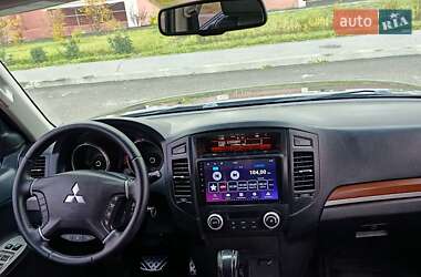 Позашляховик / Кросовер Mitsubishi Pajero Wagon 2013 в  фото 16 Позашляховик / Кросовер Mitsubishi Pajero Wagon 2013 в