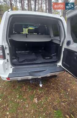 Внедорожник / Кроссовер Mitsubishi Pajero Wagon 2011 в 