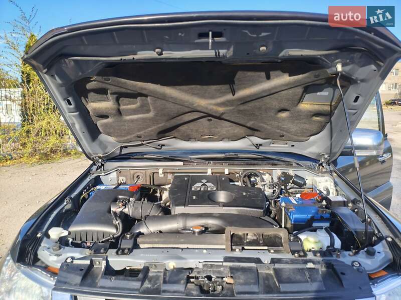 Внедорожник / Кроссовер Mitsubishi Pajero Wagon 2012 в Запорожье