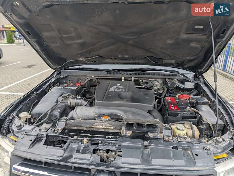 Внедорожник / Кроссовер Mitsubishi Pajero Wagon 2008 в Славуте фото 12 Внедорожник / Кроссовер Mitsubishi Pajero Wagon 2008 в Славуте